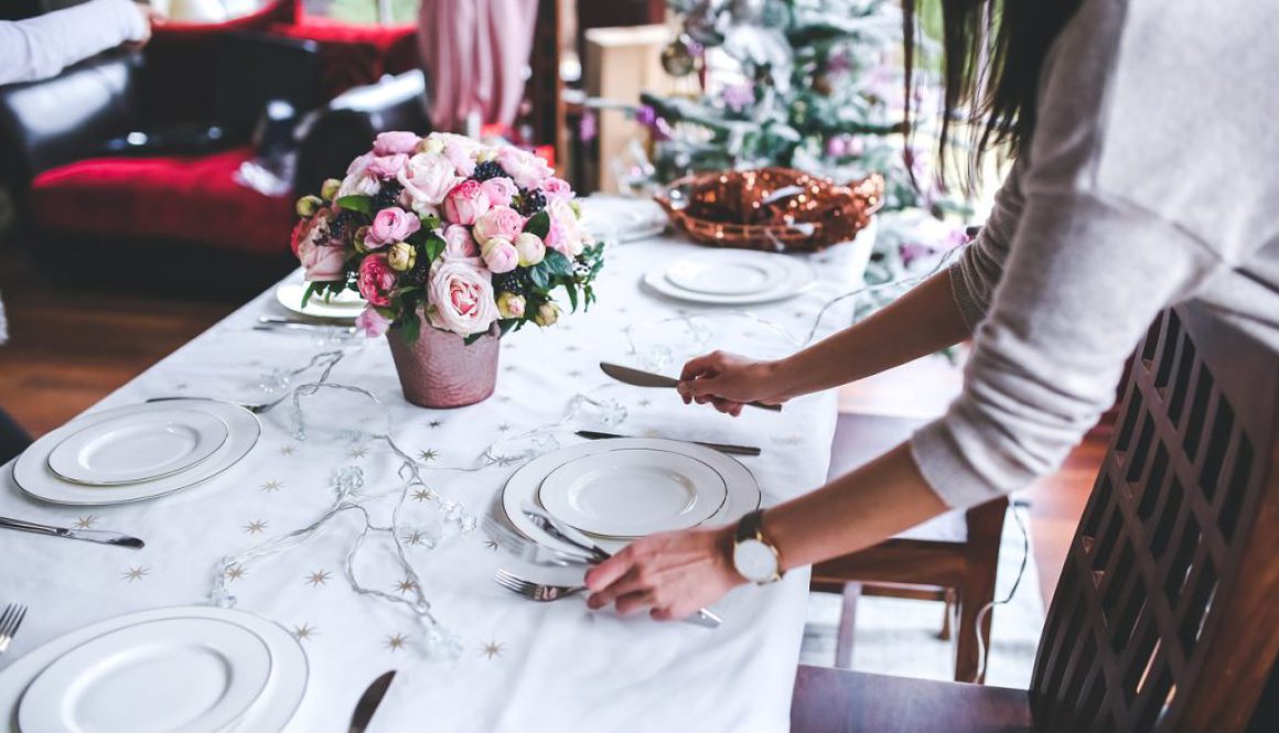 Jak udekorować stół jadalny - praktyczne porady i inspiracje dla pięknej aranżacji
