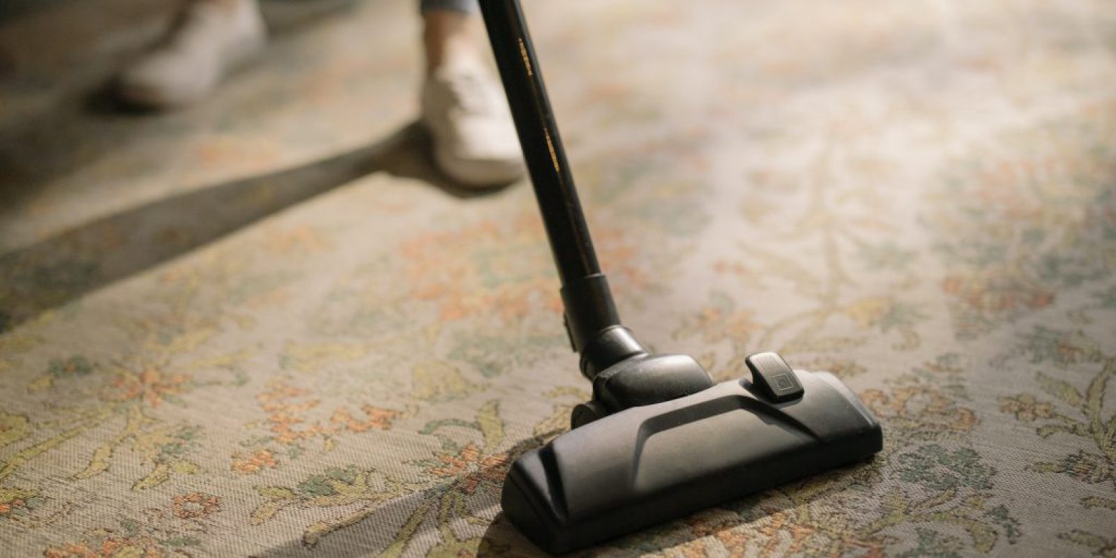 Profesjonalne porady na temat czyszczenia dywanu w domu: zadbaj o świeżość i estetykę swojego wnętrza!