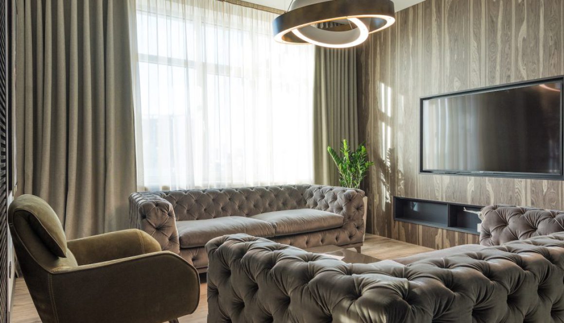 Dekoracja ściany z telewizorem: 10 pomysłów i inspiracji do stworzenia wyjątkowego salonu z TV