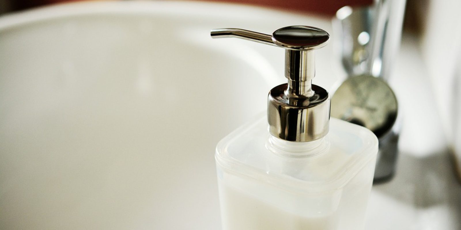 soap-dispenser-2337697_960_720