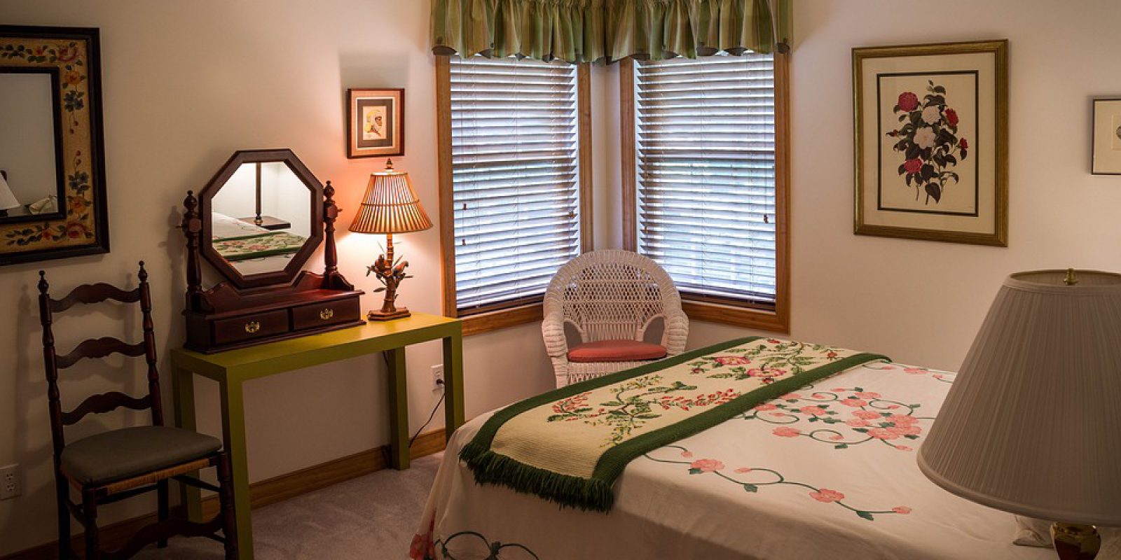 bedroom-374982_960_720