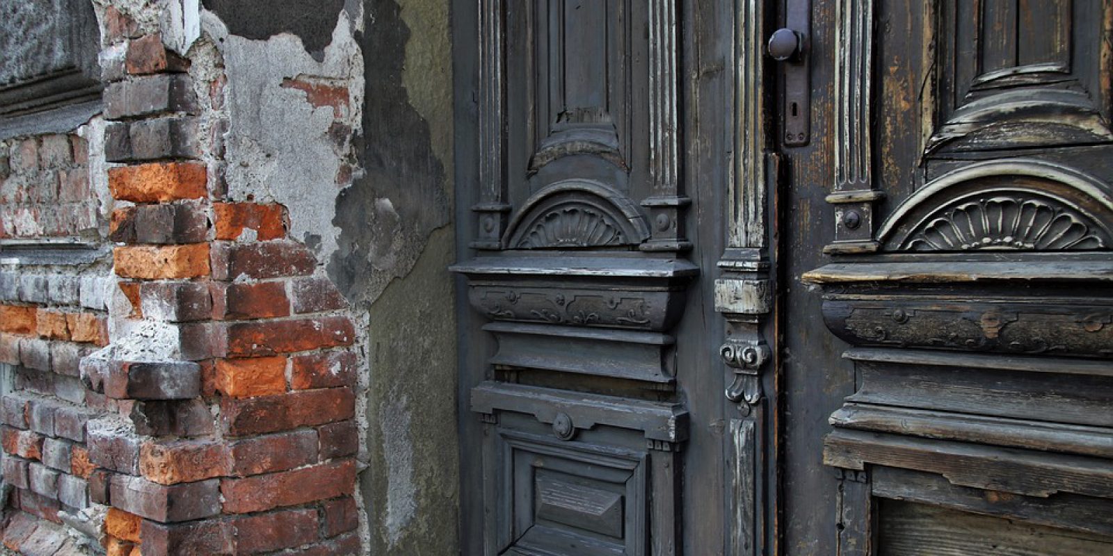 old-door-3505413_960_720